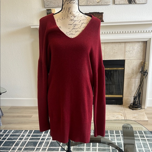 White House Black Market V-Neck Sweater in Rich Burgundy - Picture 1 of 5